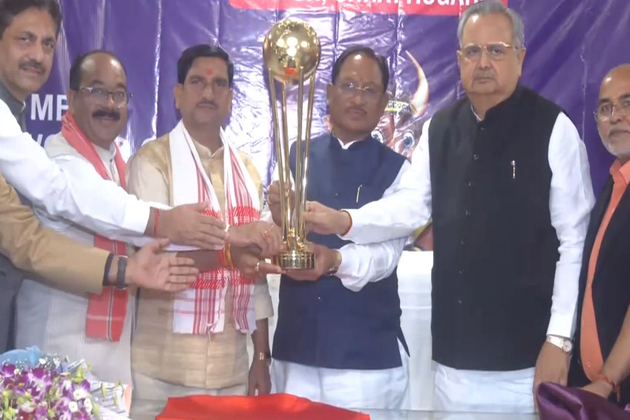 Chhattisgarh CM, Assembly Speaker Raman Singh reveal Hockey Men's Junior World Cup Trophy