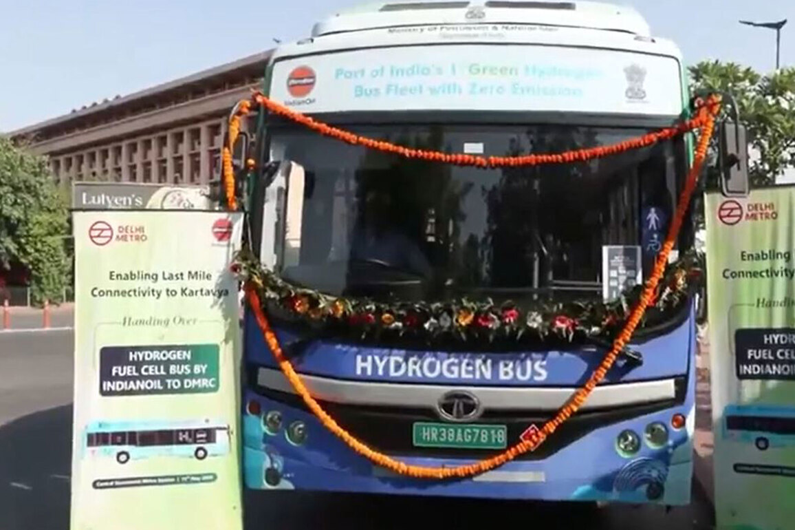 DMRC launches hydrogen-fueled shuttle buses in Central Vista