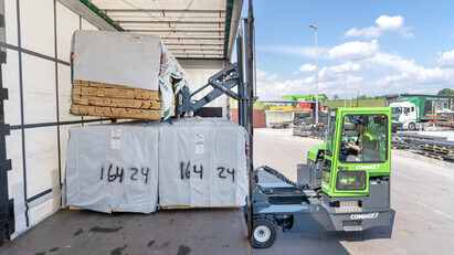 Combilift Launches Two Groundbreaking Solutions for Timber Handling at Ligna 2025