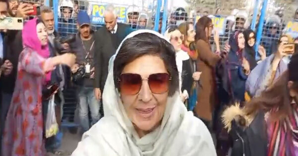 Imran Khan’s sisters stage protest outside Adiala Jail; raise alarm over his health, security
