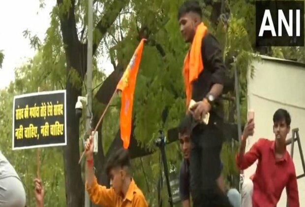 Members of Vishva Hindu Parishad, Bajrang Dal hold protest against Asaduddin Owaisi's "Jai Palestine" remark