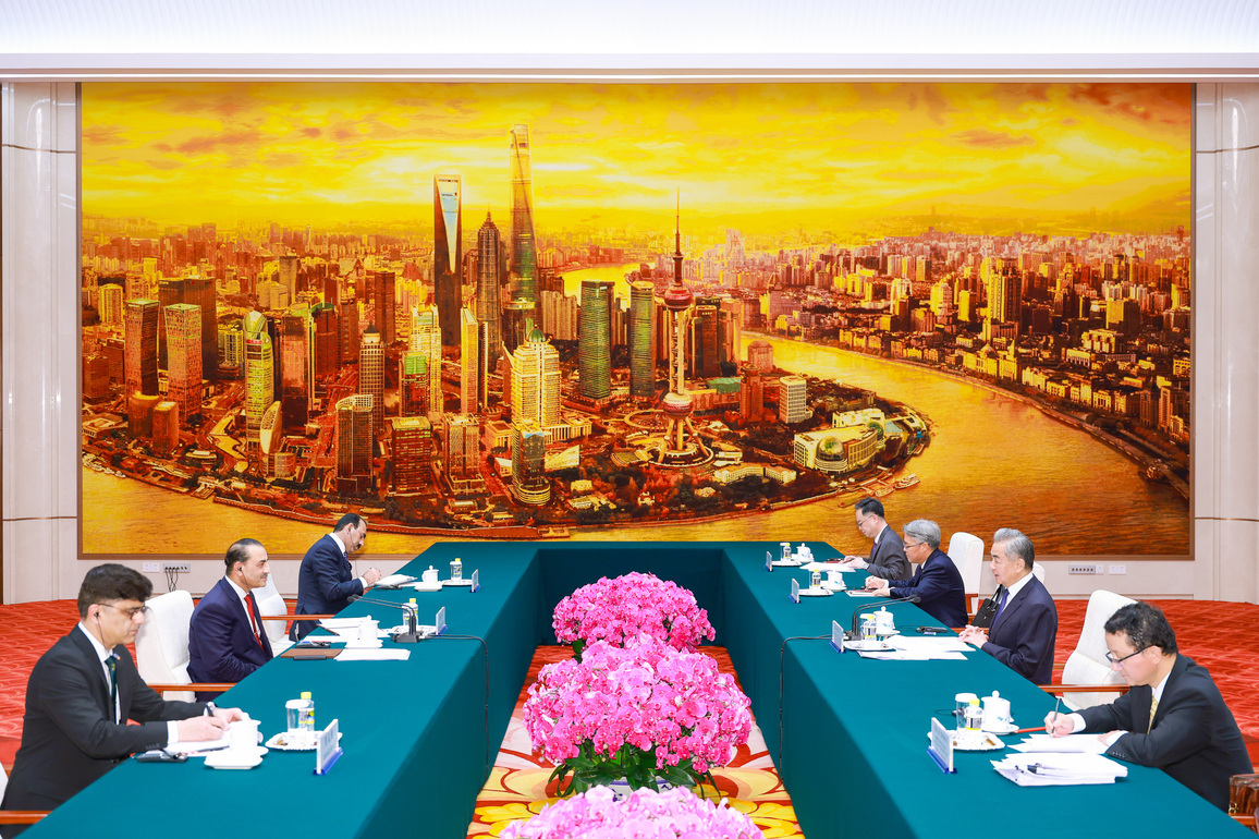 CHINA-BEIJING-WANG YI-PAKISTAN-MUNIR-MEETING (CN)