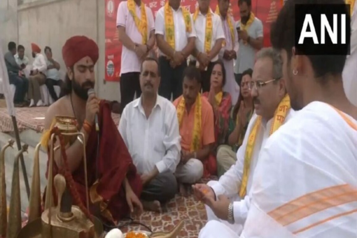 J-K: Vishwa Hindu Parishad holds first puja on Jyeshtha Purnima ahead of Amarnath Yatra