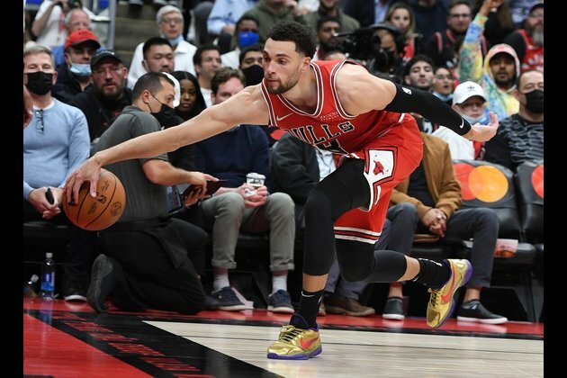 Report: Bulls' Zach LaVine to play through thumb injury