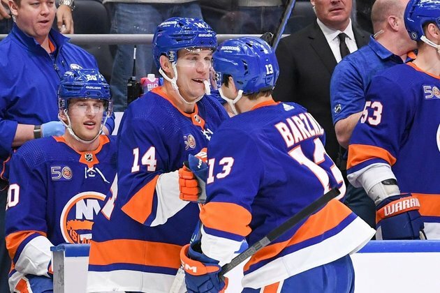 Trade principals set to face ex-teams as Isles, Canucks clash