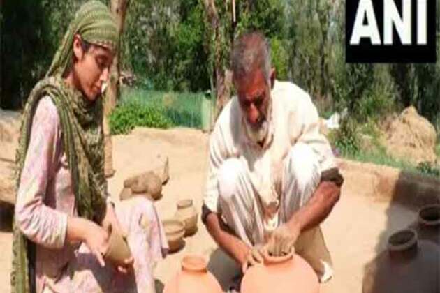Potters of Udhampur enjoy rise in sale of earthen vessels