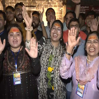 300 Indian origin Pakistani citizens visit Dwarkadhish Temple in Gujarat