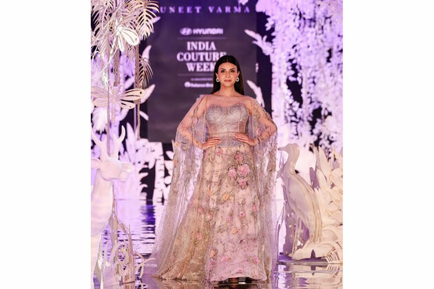 Riddhima Kapoor Sahni exudes royal grace in Suneet Varma's outfit at ICW 2025