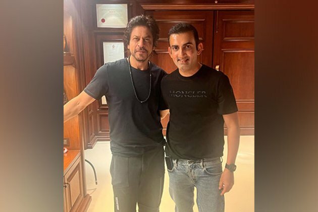 Gautam Gambhir meets SRK, says "he is simply the best"