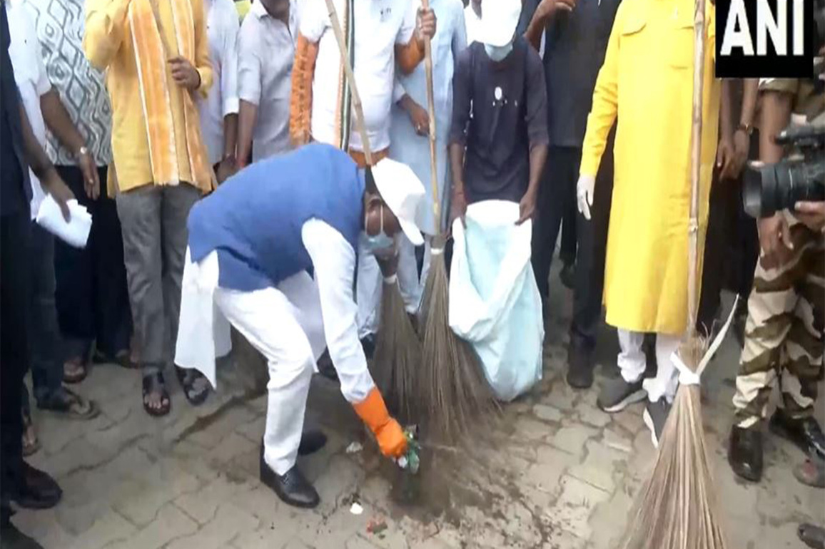 Swachhotsav, Swachhata Hi Seva: Odisha CM Majhi leads cleanliness drive at Lingaraj Temple