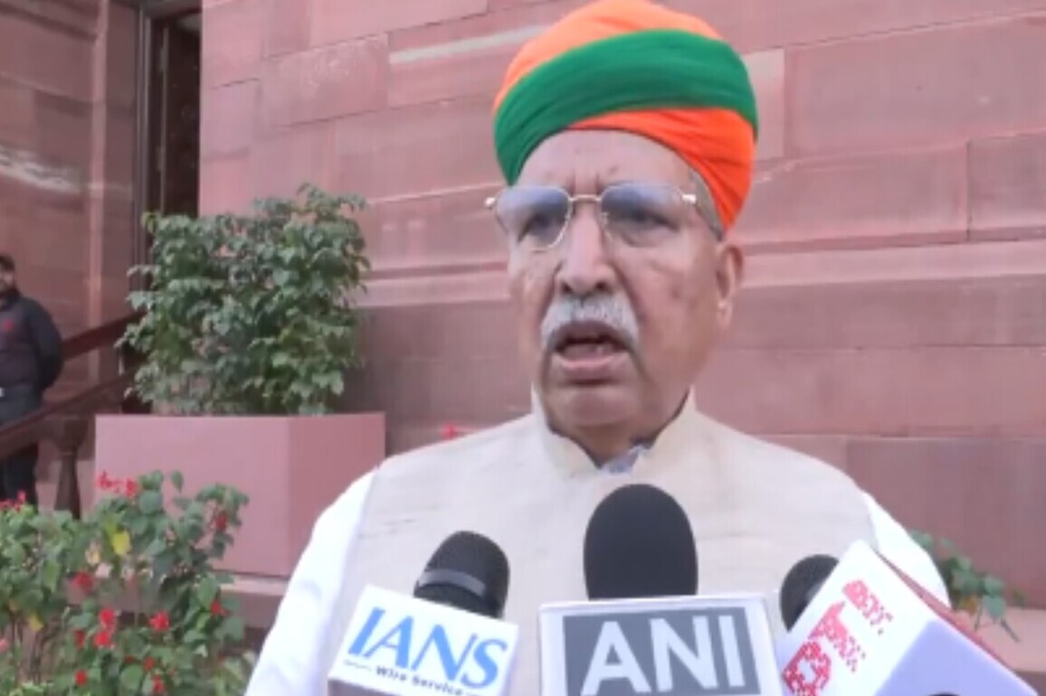 Union Minister Arjun Ram Meghwal pays tribute to Mahatma Jyotiba Phule on 200th birth anniversary