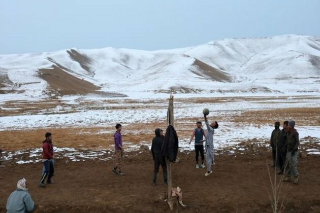 Amid snowy season Afghan families forced to sell belongings to make ends meet