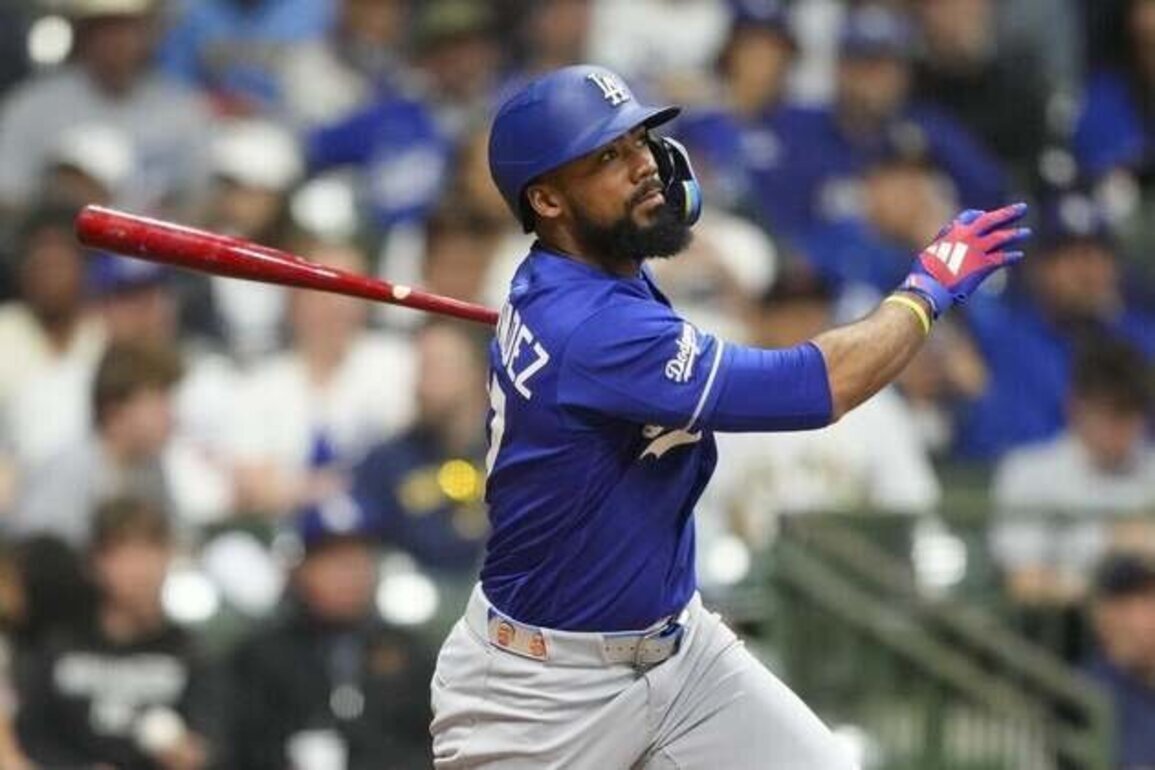 Dodgers' Teoscar Hernandez exits with hamstring strain, will go on IL
