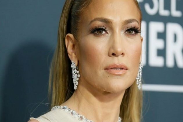 Jennifer Lopez poses nude for cover of new single 'In The Morning'