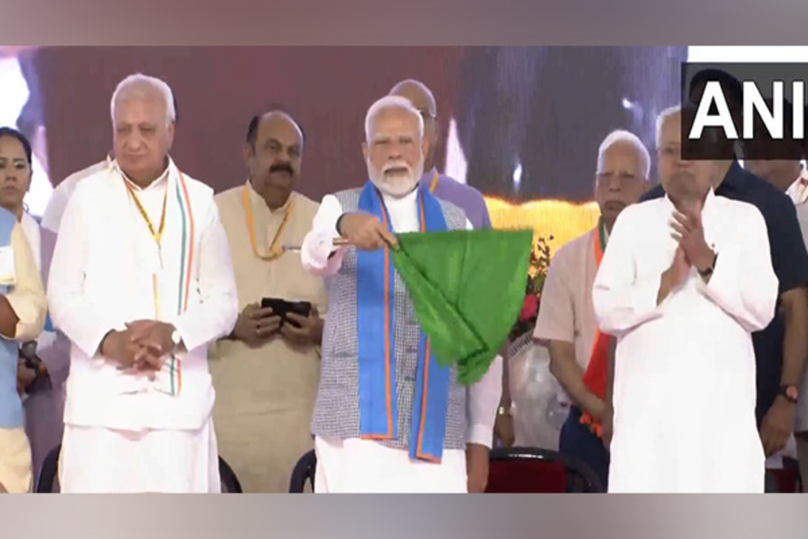 Bihar: PM Modi lays foundation of multiple developmental projects in Siwan