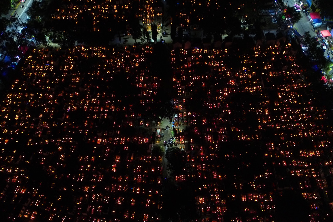 MEXICO-MEXICO CITY-DAY OF THE DEAD-VIGIL