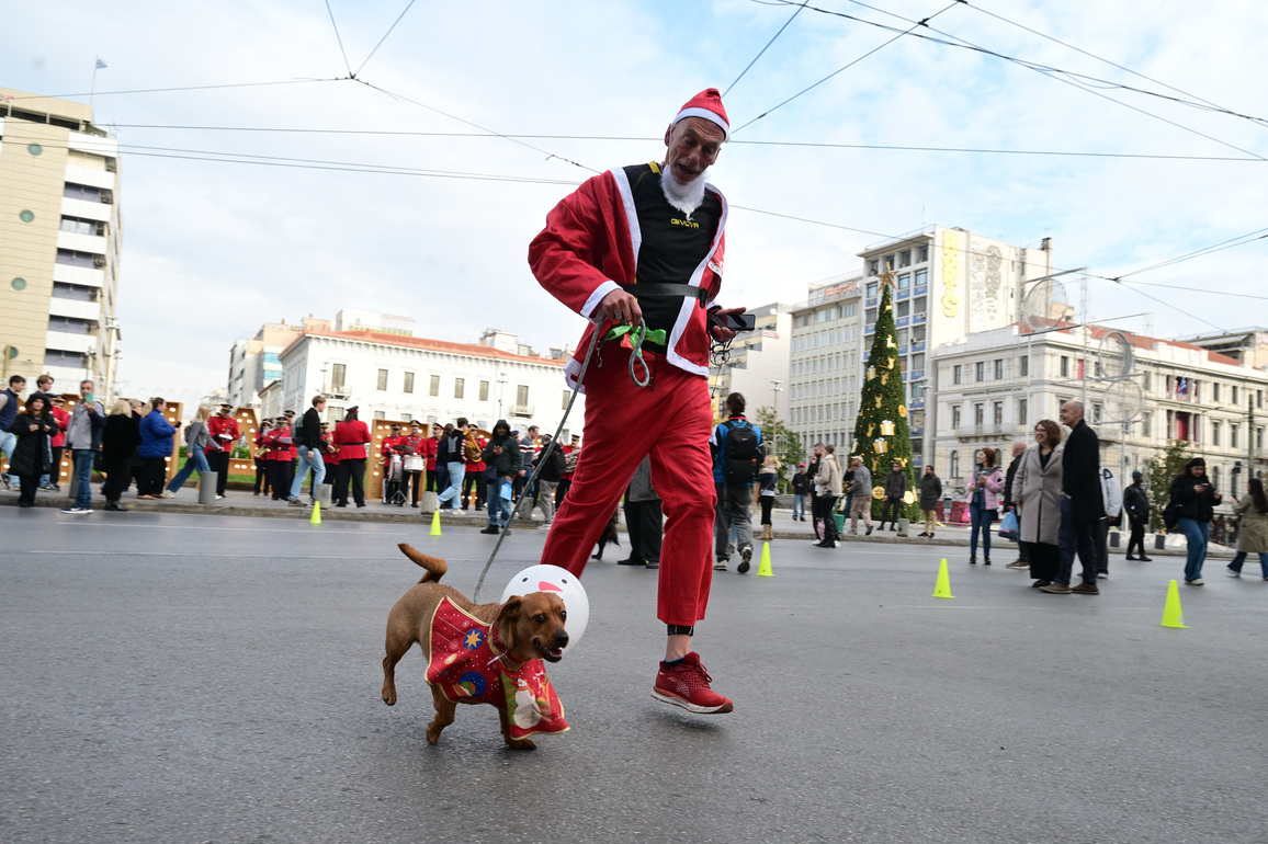 GREECE-ATHENS-SANTA RUN