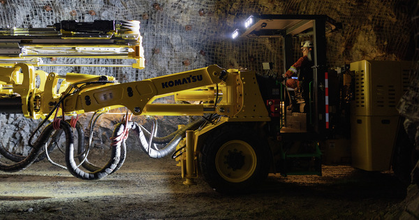 Komatsu launches a new line of medium-size class face
