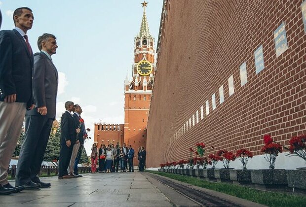 Who are the foreigners buried with honors on Moscow&#039;s Red Square