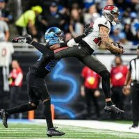 Bucs WR Mike Evans suffers broken collarbone, to miss significant time