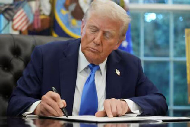 "H1B visa holders don't need to rush back to US, new rules, including fees, apply to new applicants": Senior US Administration official
