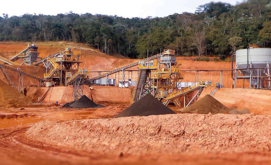 Operação de minéroi de ferro da ZMM em MG