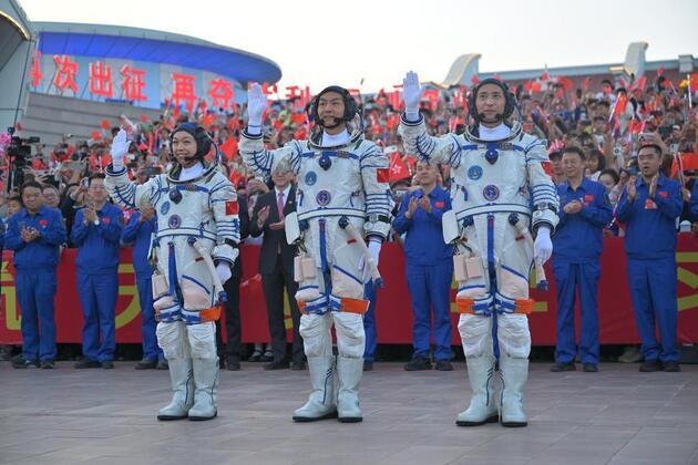 Update: Send-off ceremony held for Chinese astronauts of Shenzhou-23 mission