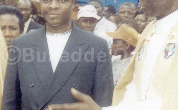 Kabaka Mutebi ng’ali ne Dr.Nkoyoyo. Baali ku kkanisa ya St. Andrews e Mityana. Kabaka Mutebi ng’ali ne Dr.Nkoyoyo. Baali ku kkanisa ya St. Andrews e Mityana.