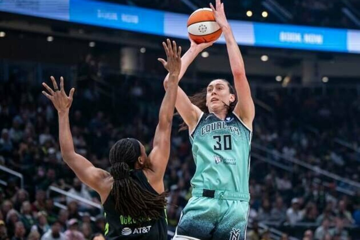 Breanna Stewart, Liberty keep Storm from clinching playoff spot