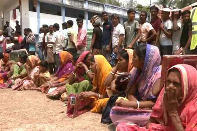 Bengal: Relief camp set up in Malda for victims of Murshidabad violence