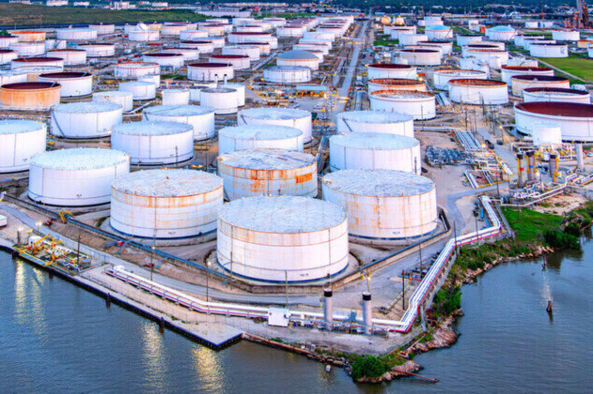 World oil reserves drain at record pace  Bloomberg