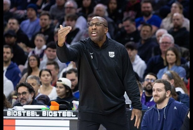 Kings coach Mike Brown enters NBA health and safety protocol