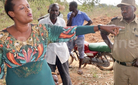 Abatuuze batabukidde omugagga lwa ttaka Abatuuze batabukidde omugagga lwa ttaka