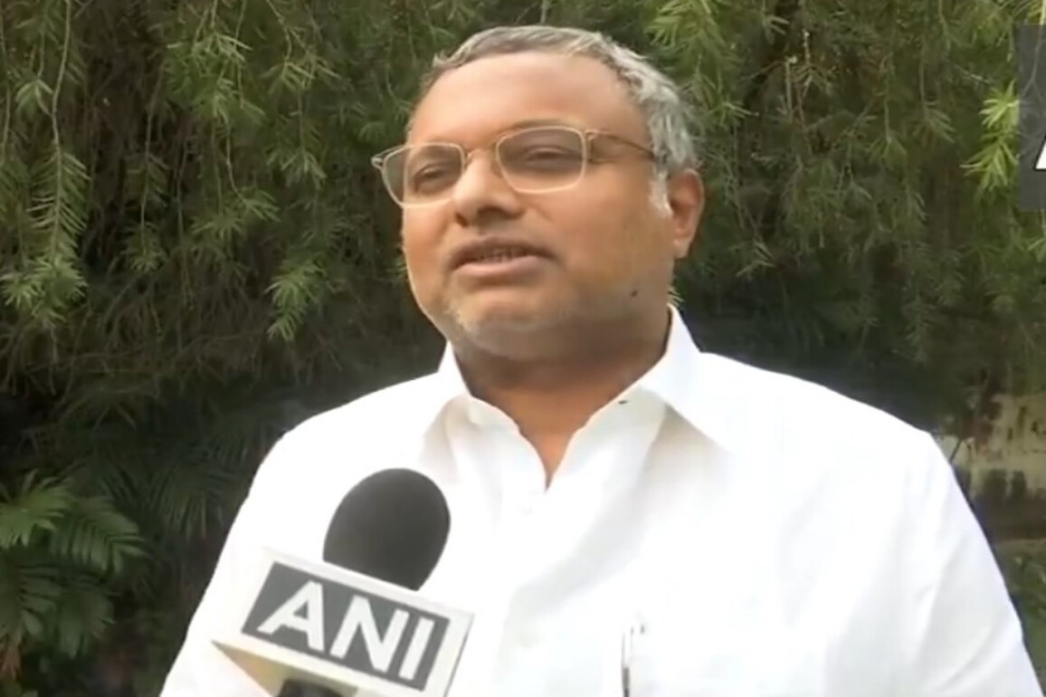 "Not sure if it is feasible in today's legal environment...": Karti Chidambaram on Kharge's demand for ban on RSS