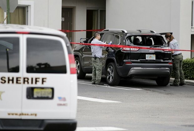 SUV Breaches Mar-a-Lago Security; 2 in Custody After Chase