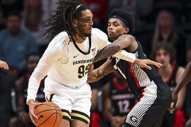 Georgia honing in on defensive end when South Carolina visits