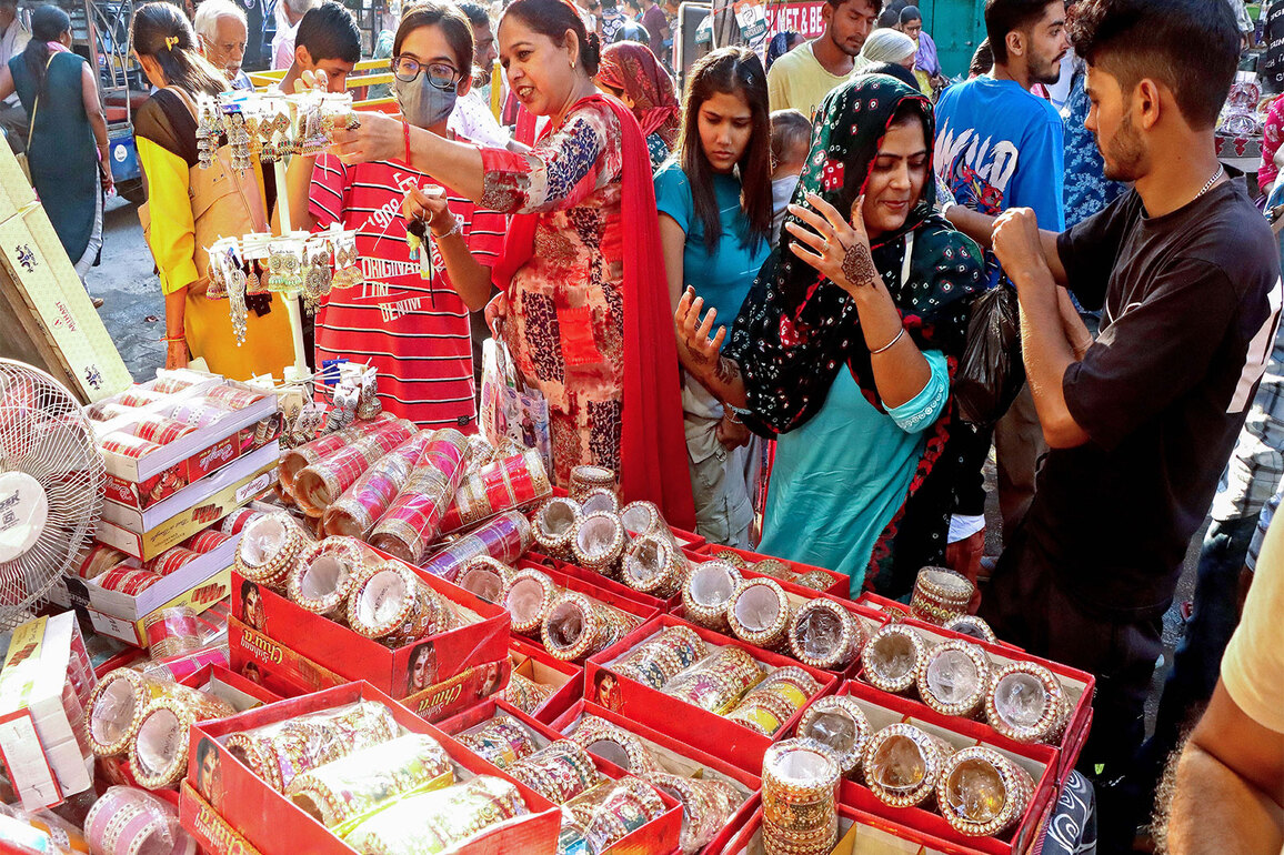 Record-breaking Diwali sales reflect India's economic strength and Swadeshi spirit: CAIT
