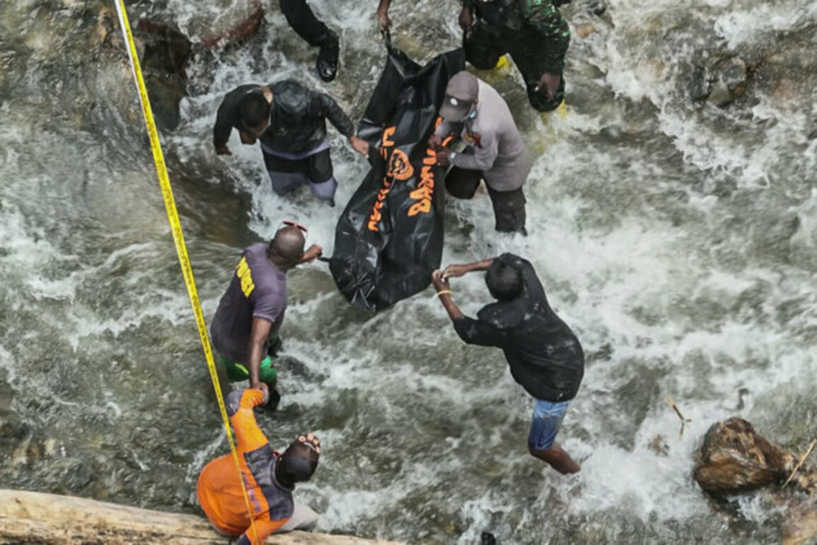 Flash floods at Indonesian gold mine kill 15, leave 4 missing