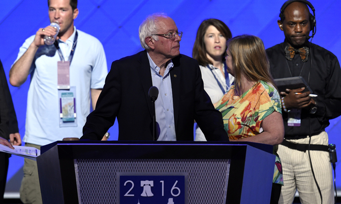 Sanders blasts Trump, urges vote for Clinton Sanders blasts Trump, urges vote for Clinton