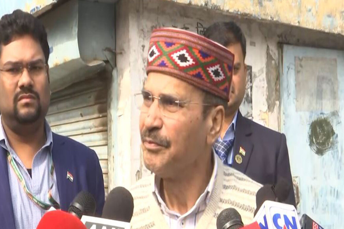 "Officers doesn't differentiate between Banglabhasi, Bangladeshi": Adhir Ranjan Chowdhury writes to PM Modi, flagging violence against migrant workers