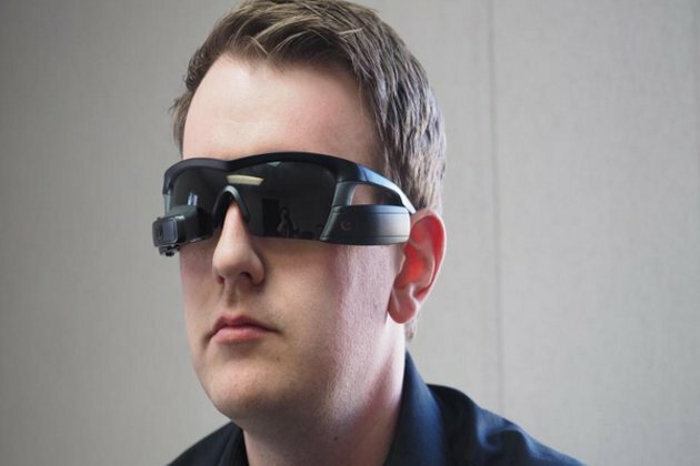 Head-worn device can control mobile manipulators: Study
