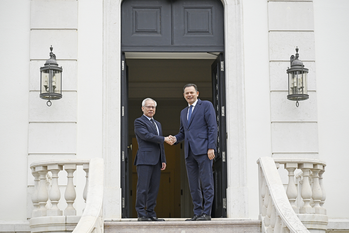 Macao chief executive's Europe visit highlights SAR's bridge role, say experts