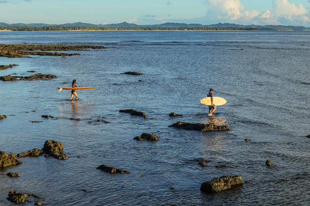 PHILIPPINES-SIARGAO ISLAND-SURFING