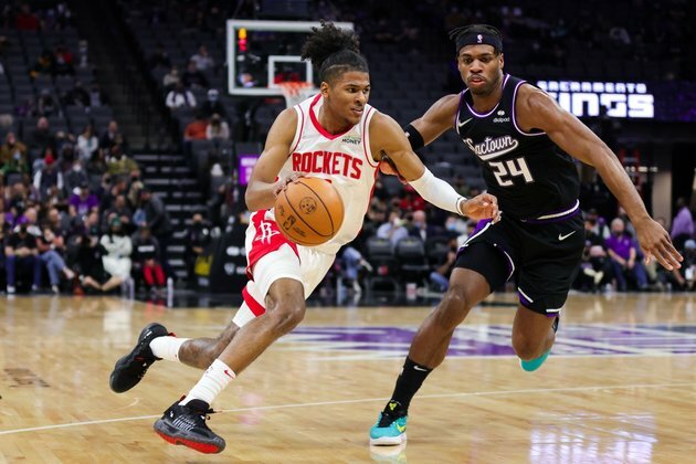 Kings start slowly but wear down Rockets