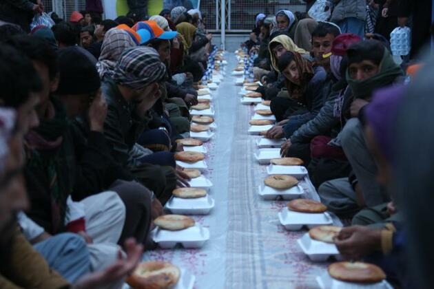 Asia Album: Afghan people break their fast in Ramadan