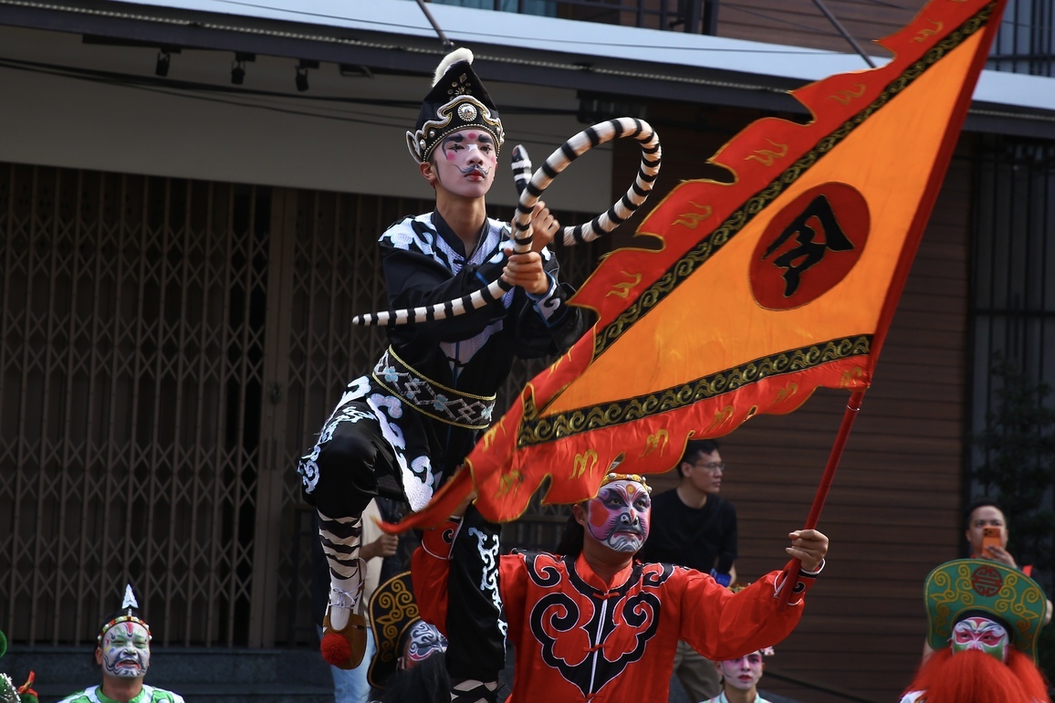 THAILAND-CHONBURI-CHINESE FOLK DANCE