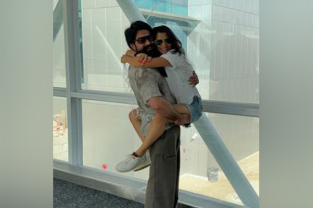 Yash shares a love-filled moment with wife Radhika at airport, fans in awe