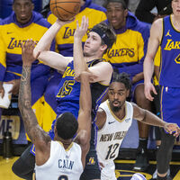 (SP)U.S.-LOS ANGELES-BASKETBALL-NBA-LAKERS VS PELICANS
