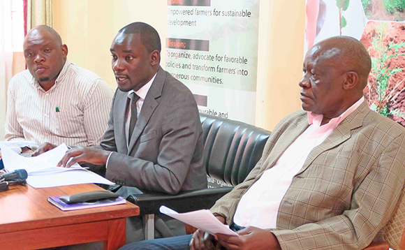 Okuva ku kkono ye, Grace Musimami Kezi omwogezi wa UNFFE, Dr. Dick Nuwamanya Kamuganga (pulezidenti w’ekibiina) ne Augustine Mwendya nga baliko bye bannyonnyola mu lukiiko lwa bannamawulire. Okuva ku kkono ye, Grace Musimami Kezi omwogezi wa UNFFE, Dr. Dick Nuwamanya Kamuganga (pulezidenti w’ekibiina) ne Augustine Mwendya nga baliko bye bannyonnyola mu lukiiko lwa bannamawulire.