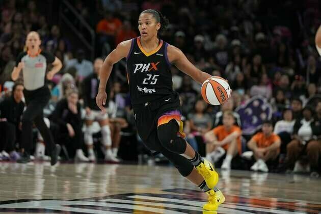 Mercury's Alyssa Thomas looks to extend records in matchup vs. Sky